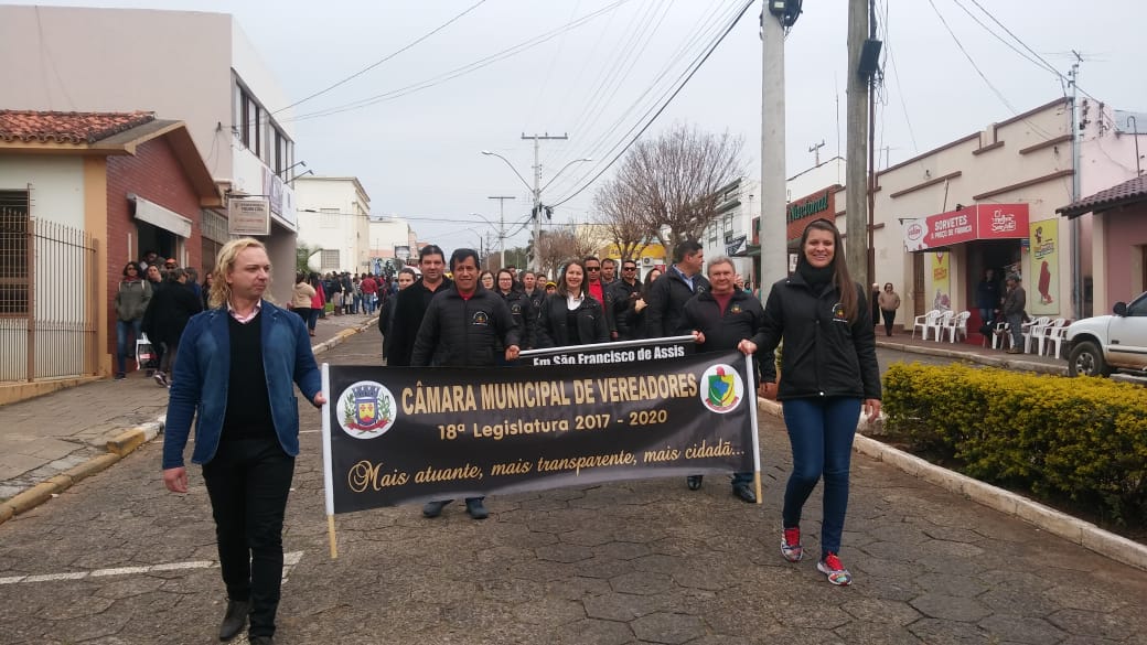 Câmara participa da caminhada cívica 