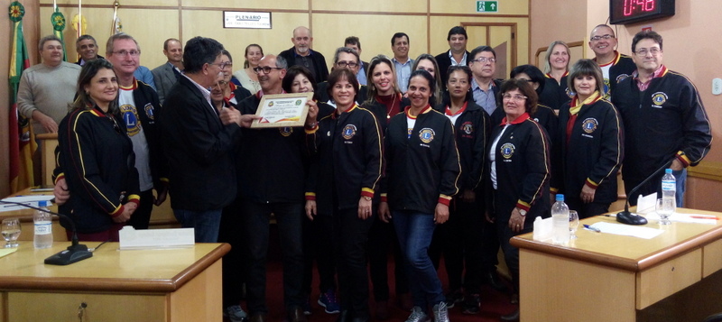 Lions Clube homenageado na Câmara...