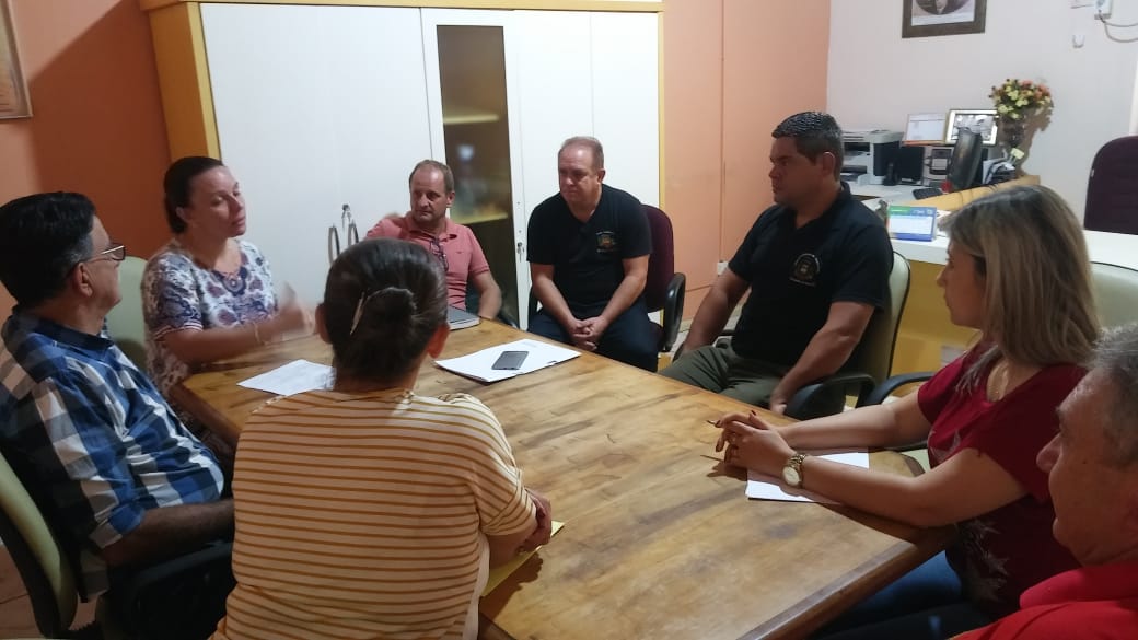 Reunião para tratar de assuntos referentes as prevenções ao Covid-19.